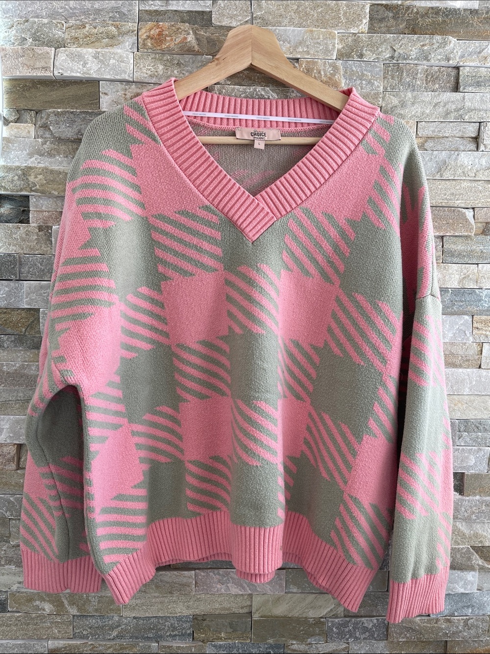 🇨🇦 Vero Moda Pink & Olive Patterned V-Neck Sweater
